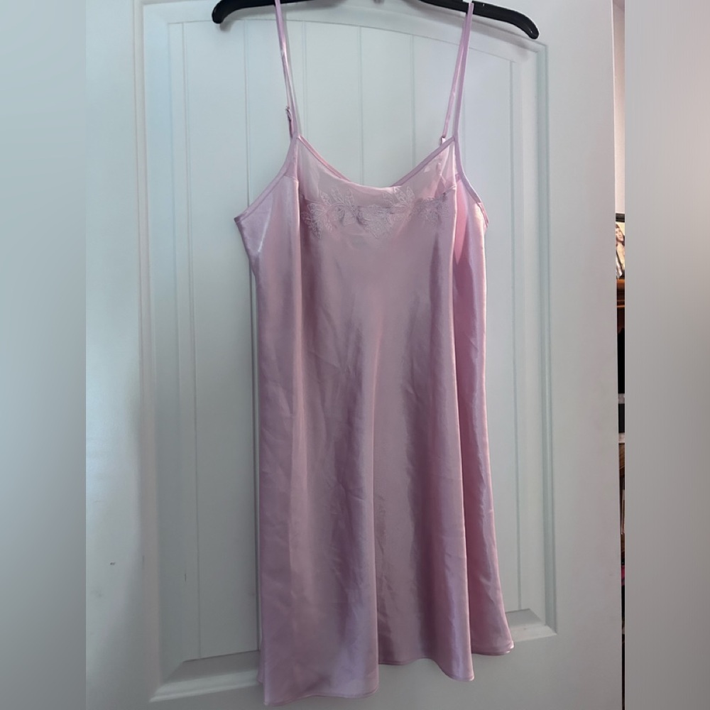 ☀️3/$15☀️ Morgan Taylor Pale Pink Satin Slip with Lace Trim